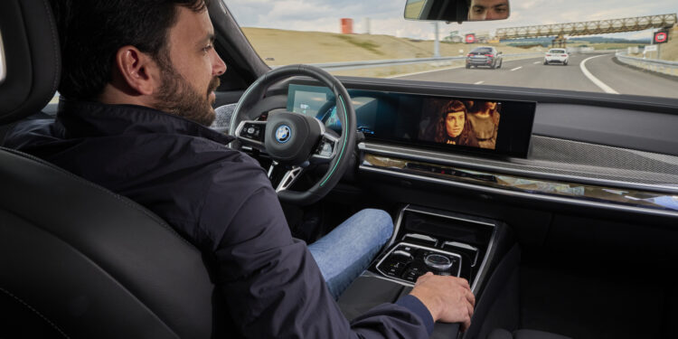 BMW Unveils New Personal Pilot L3 in 7 Series: The Future of Level 3 Autonomous Driving